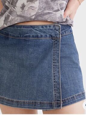 NWT Aeropostale Low Rise Mini Skort